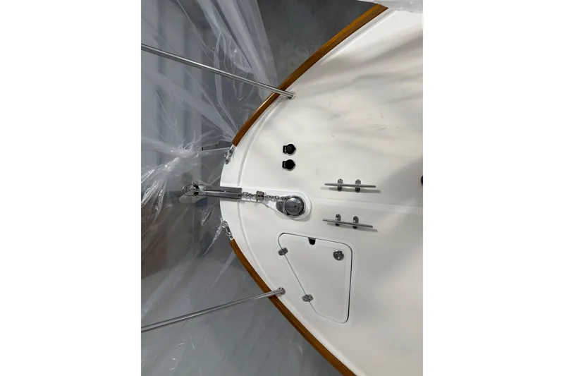 Slide: The Image of Bow of 2007 Hunt Yachts Surfhunter 29 with stainless steel fittings and wooden trim. - 18