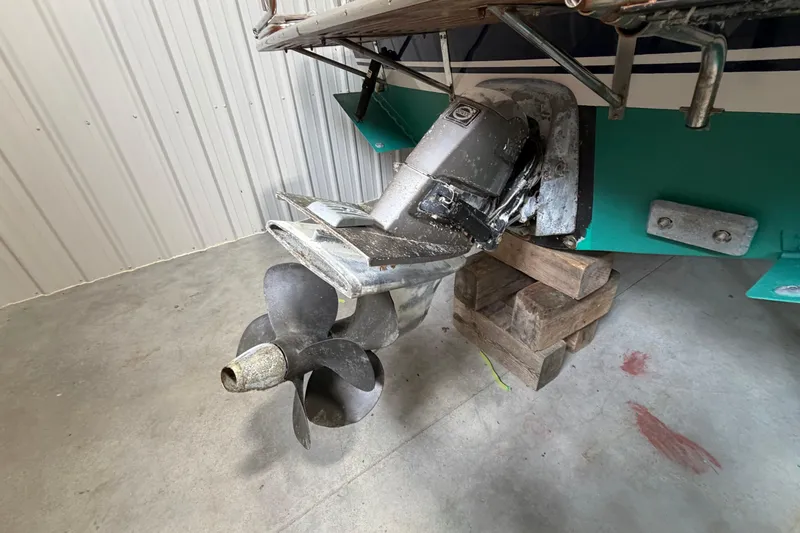Slide: The Image of 2007 Hunt Yachts Surfhunter 29 propeller and drive system in storage. - 20