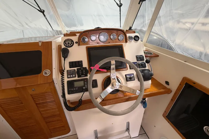 Slide: The Image of Helm of 2007 Hunt Yachts Surfhunter 29 with steering wheel and navigation controls. - 4
