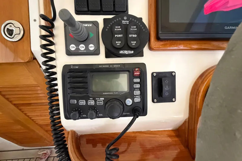 Slide: The Image of Control panel of a 2007 Hunt Yachts Surfhunter 29 with VHF marine radio and switches. - 5