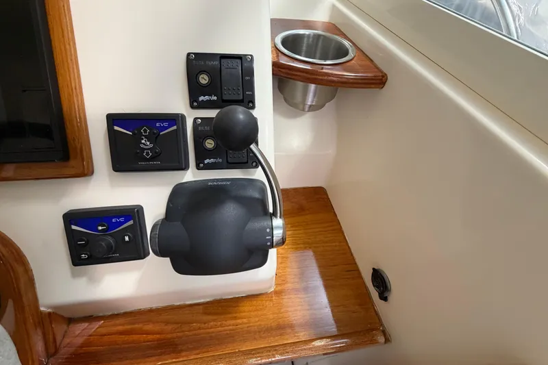 Slide: The Image of Control panel of 2007 Hunt Yachts Surfhunter 29 with joystick and cup holder. - 7