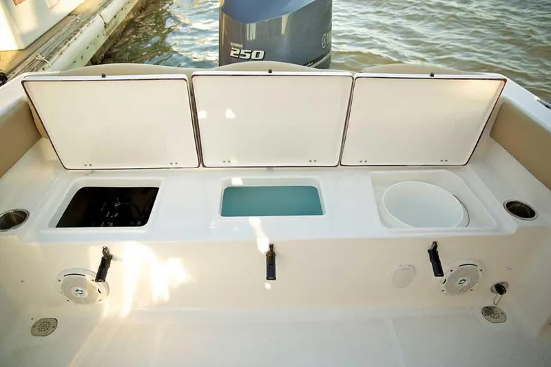 Slide: The Image of Sea Hunt Ultra 235SE 2017 - 25