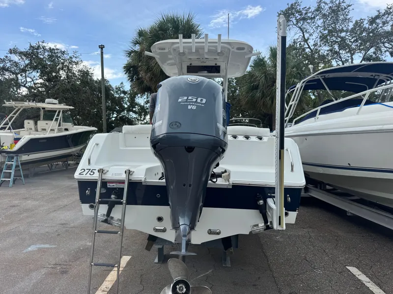 Slide: The Image of Sea Hunt Ultra 235SE 2017 - 3