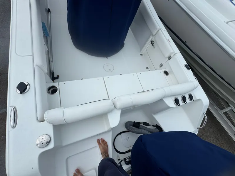 Slide: The Image of Sea Hunt Ultra 235SE 2017 - 5