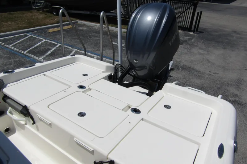 Slide: The Image of 2022 Skeeter SX2550 Fish boat with Yamaha outboard motor, rear deck view. - 27
