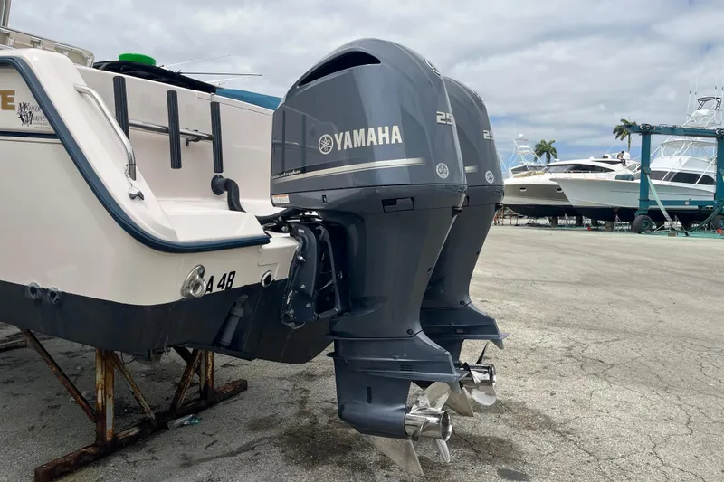 Slide: The Image of Twin Yamaha 250hp Engines - 20