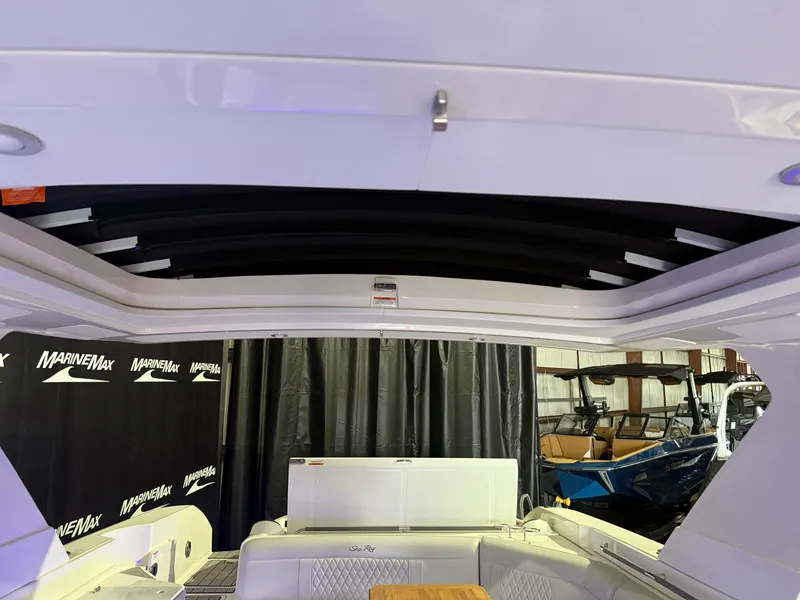 Slide: The Image of Sea Ray SLX 350 2026 - 23