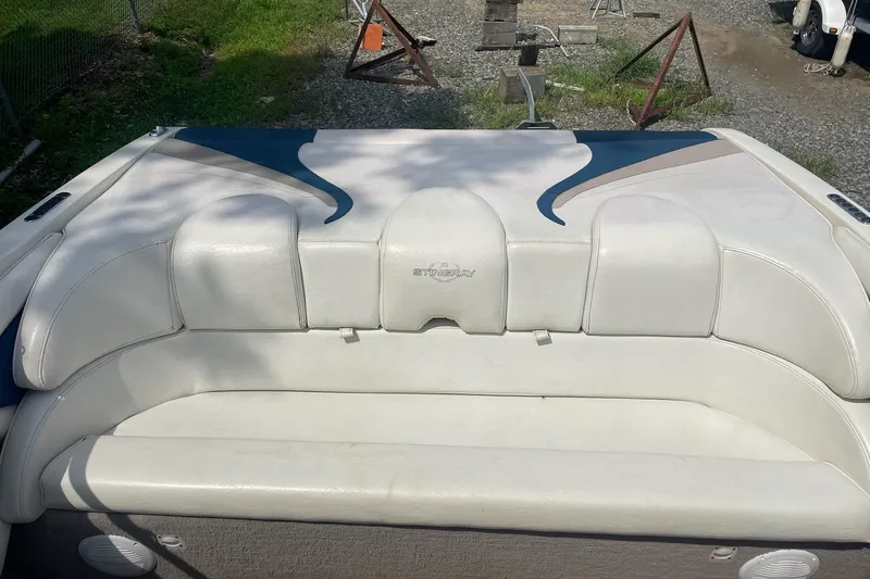 Slide: The Image of 2006 Stingray 230 LX boat with white leather seating and blue accents. - 10