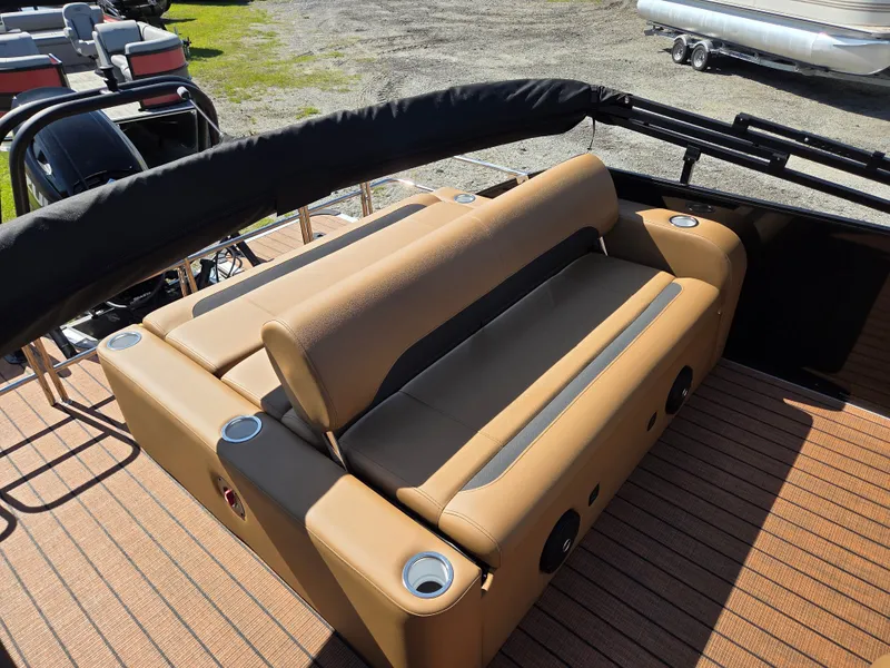 Slide: The Image of Bentley Pontoons Legacy 243 SPORT3 Swingback 2026 - 1