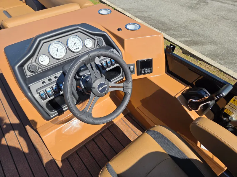 Slide: The Image of Bentley Pontoons Legacy 243 SPORT3 Swingback 2026 - 10