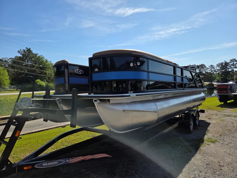 Slide: The Image of Bentley Pontoons Legacy 243 SPORT3 Swingback 2026 - 4