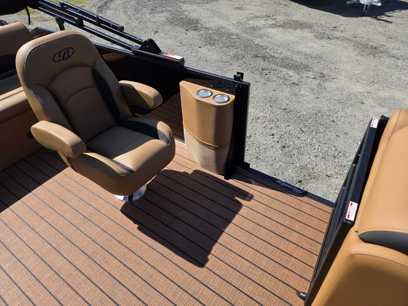 Slide: The Image of Bentley Pontoons Legacy 243 SPORT3 Swingback 2026 - 8
