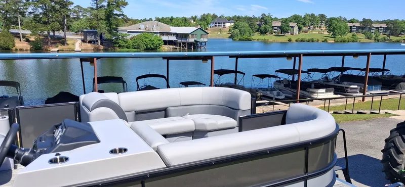 Slide: The Image of Bentley Pontoons Legacy 223 SPORT3 Navigator 2026 - 10