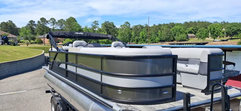 Slide: The Image of Bentley Pontoons Legacy 223 SPORT3 Navigator 2026 - 2