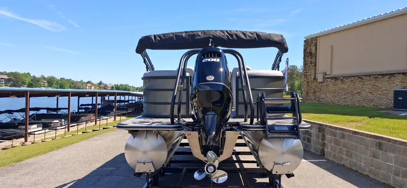 Slide: The Image of Bentley Pontoons Legacy 223 SPORT3 Navigator 2026 - 3