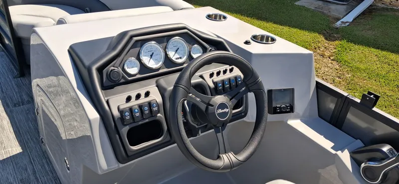 Slide: The Image of Bentley Pontoons Legacy 223 SPORT3 Navigator 2026 - 5