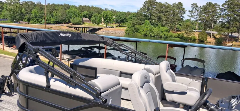 Slide: The Image of Bentley Pontoons Legacy 223 SPORT3 Navigator 2026 - 9