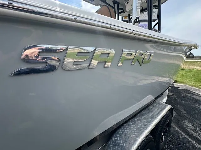 Slide: The Image of Sea Pro 219 CC 2022 - 10