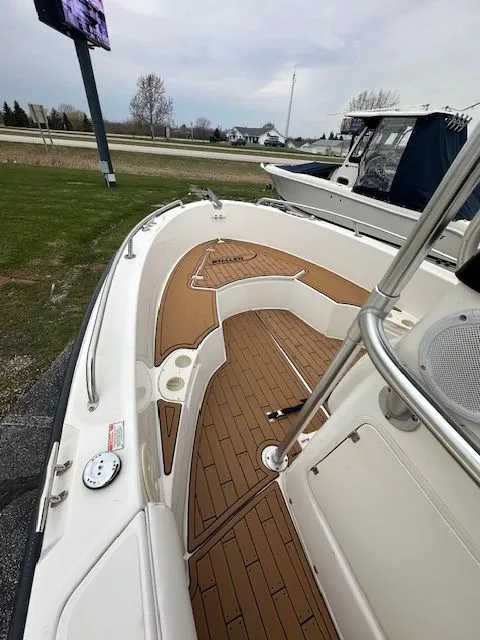 Slide: The Image of Boston Whaler Outrage 2004 - 10