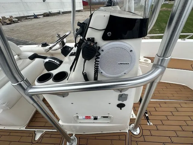 Slide: The Image of Boston Whaler Outrage 2004 - 13