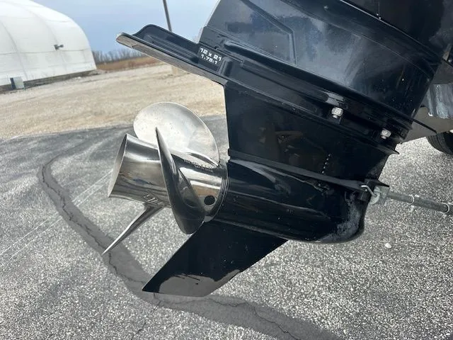Slide: The Image of Boston Whaler Outrage 2004 - 4