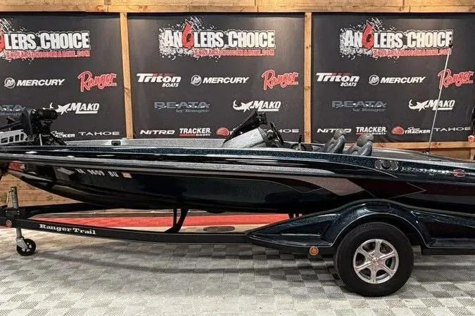 The Image of 2013 Ranger Z118 boat on trailer at Angler's Choice showroom. - 0