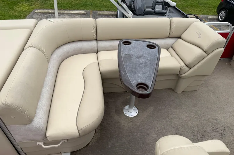 Slide: The Image of 2014 Bennington 21 SLX pontoon boat with beige seating and a triangular table. - 10