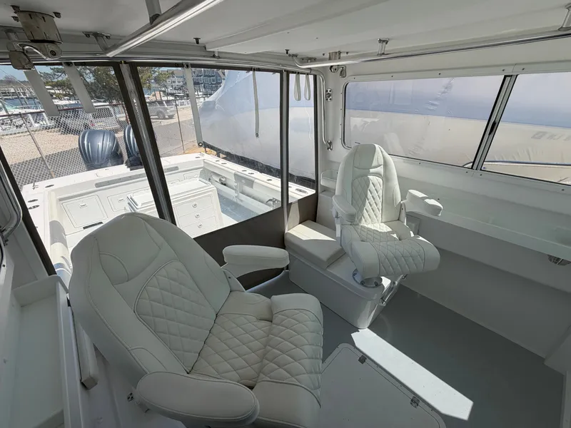 Slide: The Image of Simrad radar on Steiger Craft 31 Fisherman, 2023 model. - 17