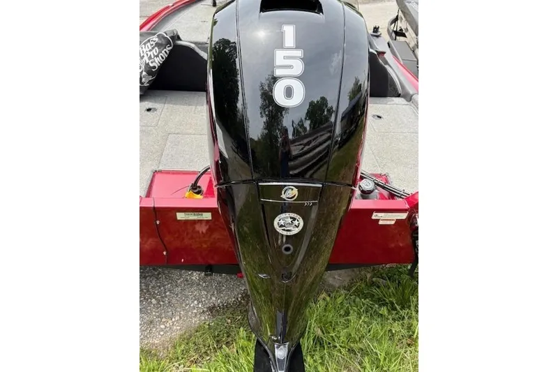 Slide: The Image of 2023 Tracker Pro Team 195 TXW Tournament Edition boat with 150 HP engine. - 27