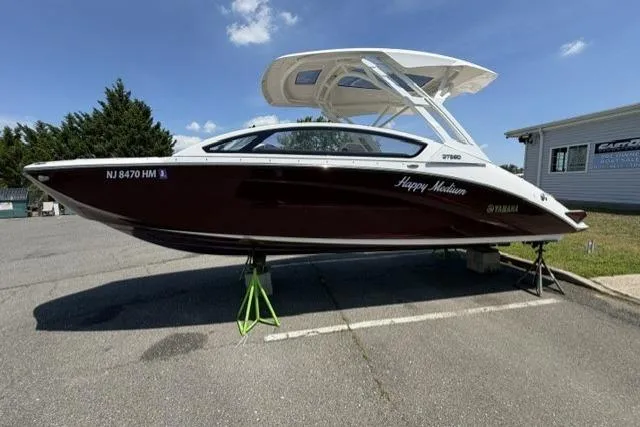 Slide: The Image of 2021 Yamaha Boats 275SD on display, featuring sleek design and modern structure. - 5