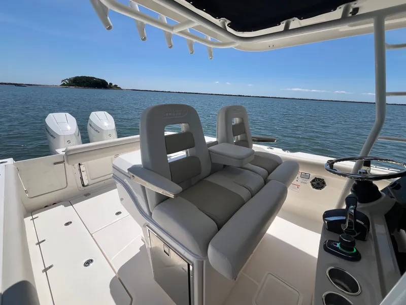 Slide: The Image of Boston Whaler 330 Outrage 2026 - 28