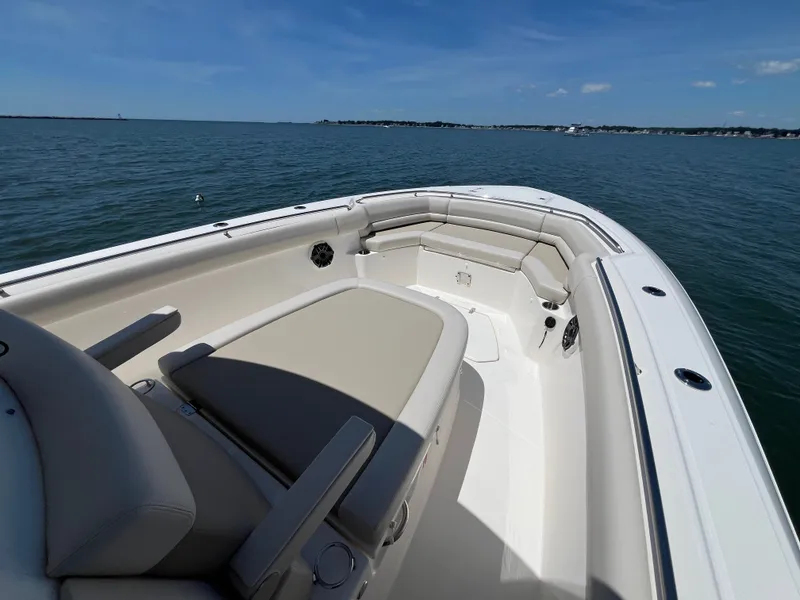 Slide: The Image of Boston Whaler 330 Outrage 2026 - 36