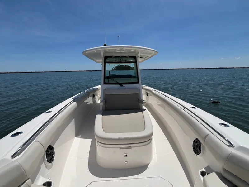 Slide: The Image of Boston Whaler 330 Outrage 2026 - 39