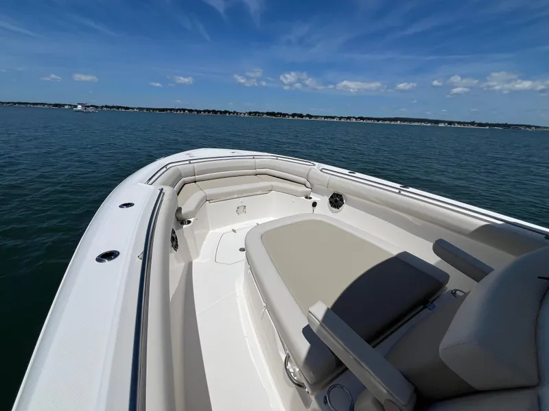 Slide: The Image of Boston Whaler 330 Outrage 2026 - 37