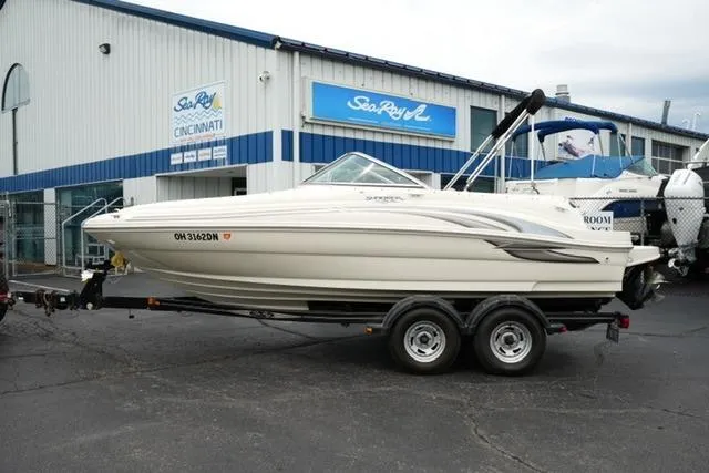 The Image of 2002 Sea Ray 190 Sundeck boat on trailer outside dealership. - 1