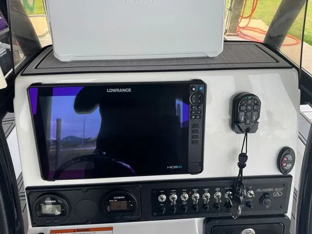 Slide: The Image of Blazer Bay 2420 GTS 2021 - 15