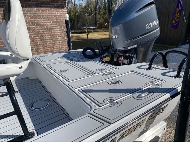 Slide: The Image of Blazer Bay 2420 GTS 2021 - 9