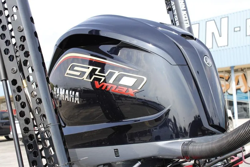 Slide: The Image of Yamaha SHO VMAX engine on 2026 Skeeter ZXE21 boat, close-up view. - 5