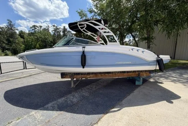 The Image of 2022 Chaparral 23 SSi boat on display outdoors, under a clear blue sky. - 1