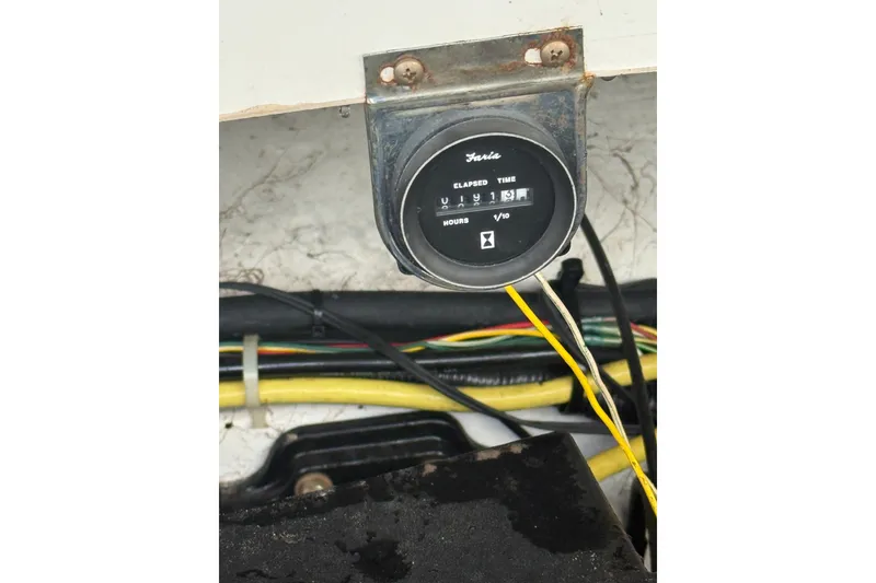 Slide: The Image of Hour meter on a 2003 Bayliner 2655 Ciera boat, showing elapsed time. - 10