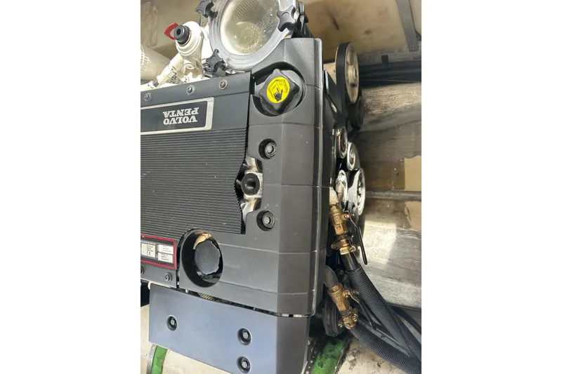Slide: The Image of Volvo Penta engine in a 2009 Hunt Yachts Harrier 29 boat. - 21