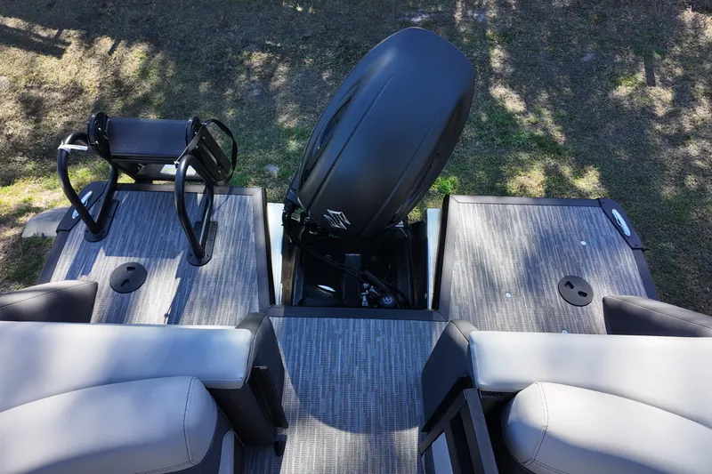 Slide: The Image of Viaggio Diamante D22U 2026 boat deck with seating and outboard motor. - 18