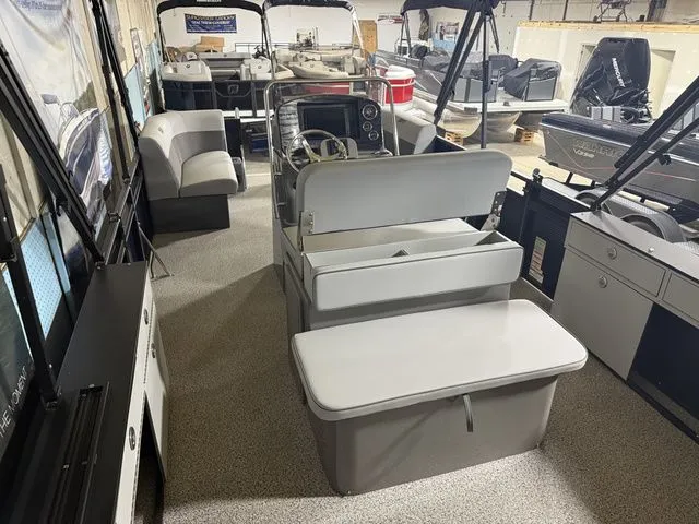 Slide: The Image of Angler Quest 8522 Pro Troll LE 2026 - 8