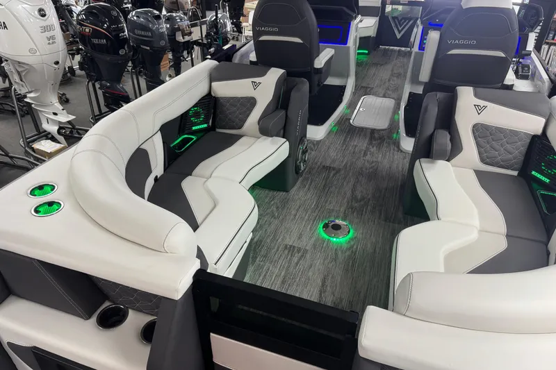 Slide: The Image of Interior of 2026 Viaggio Diamante 22UW with luxurious seating. - 12