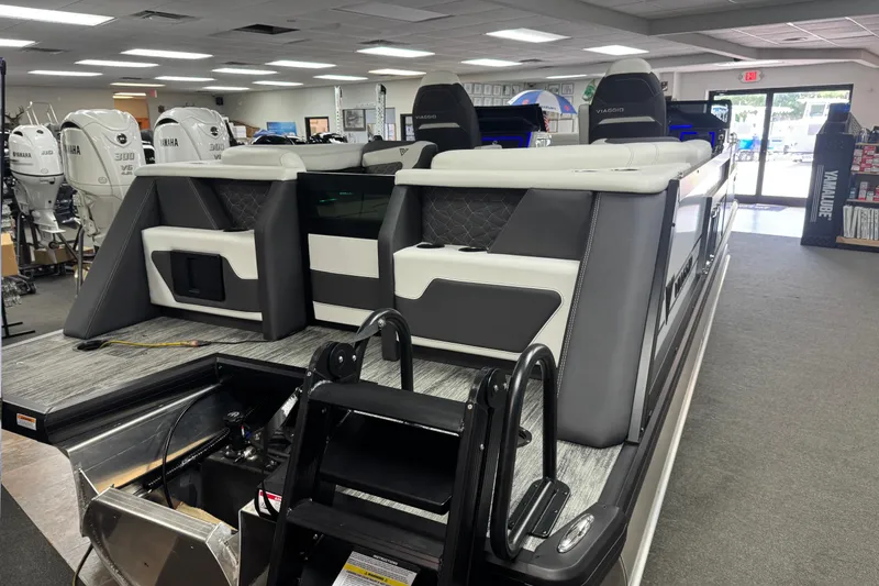 Slide: The Image of Viaggio Diamante 22UW 2026 pontoon boat in showroom. - 13