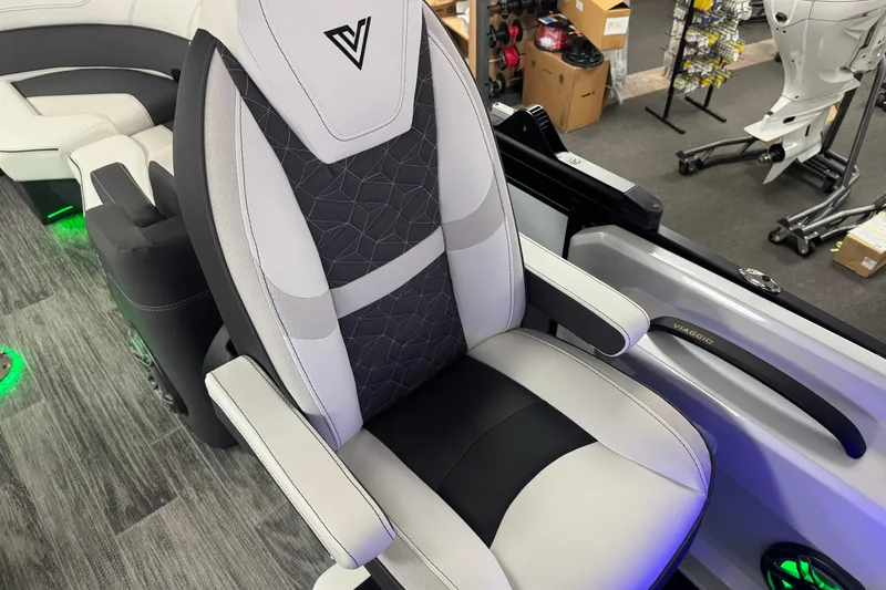 Slide: The Image of Luxurious Viaggio Diamante 22UW boat seat, 2026 model, with sleek design and premium materials. - 6