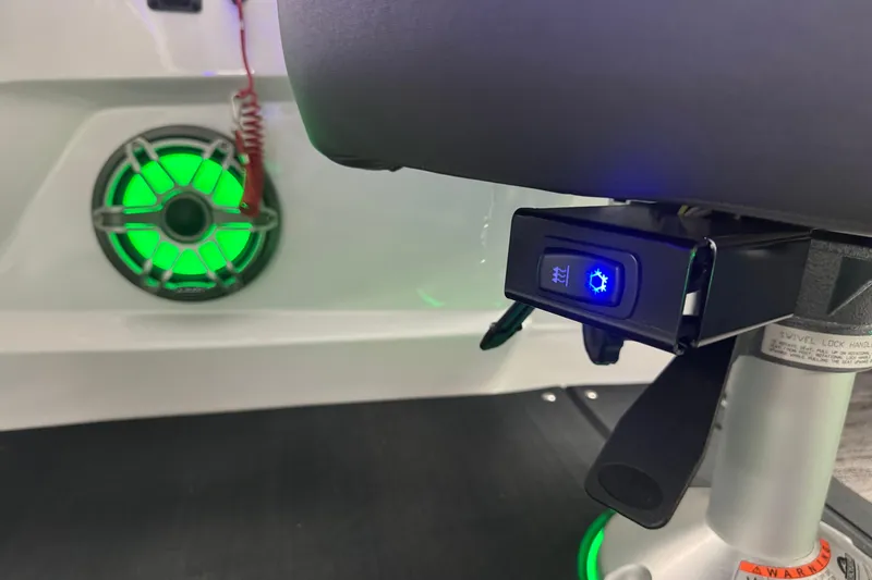 Slide: The Image of Control panel and speaker with green light on Viaggio Diamante 22UW, 2026 model. - 9