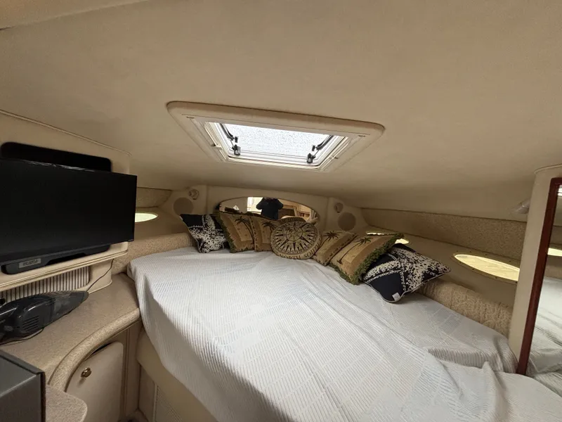 Slide: The Image of Sea Ray Sundancer 310 2001 - 16