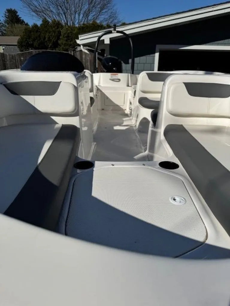 Slide: The Image of Bayliner 180 EL 2021 - 2