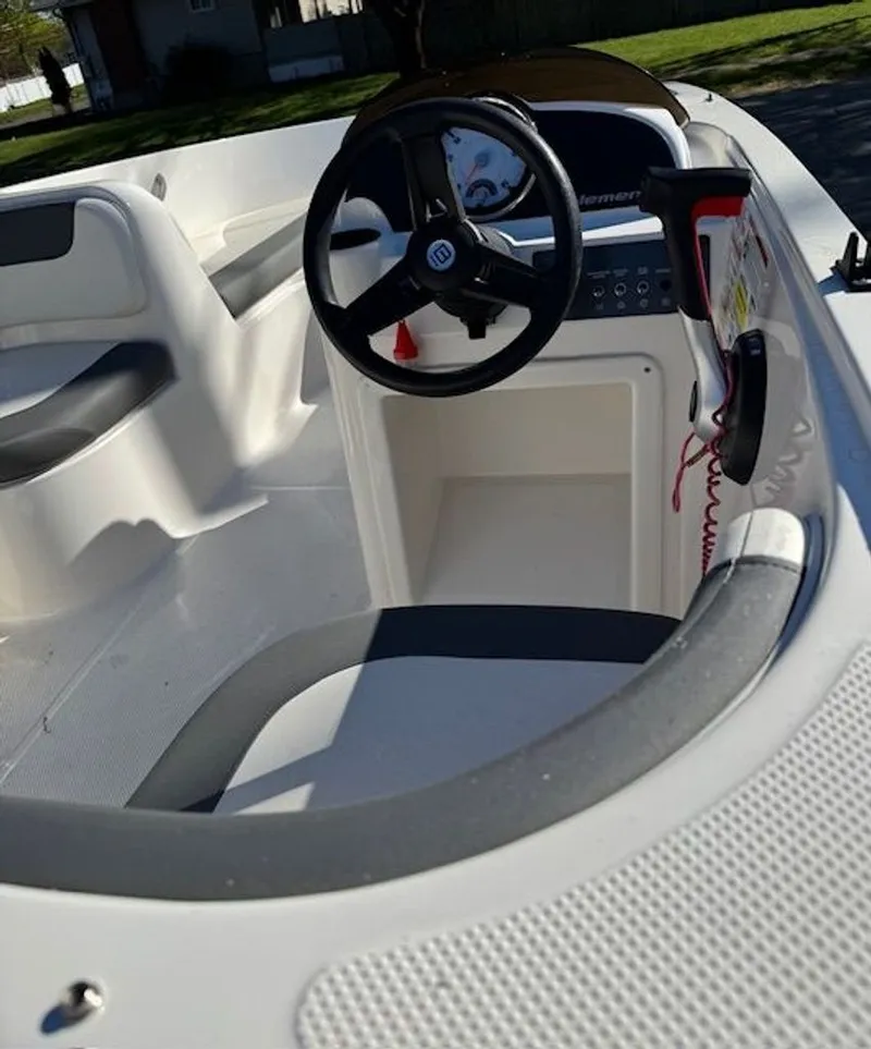 Slide: The Image of Bayliner 180 EL 2021 - 3